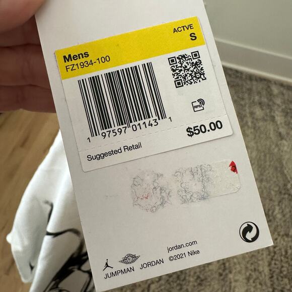 Jordan Flight Men’s White Long Sleeve Crewneck T-Shirt Size Small NWT - Picture 3 of 5